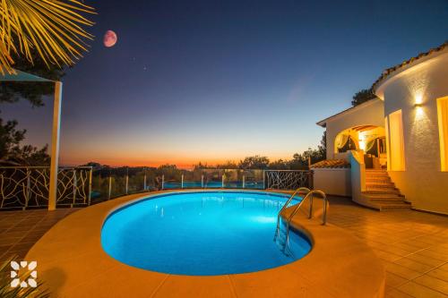 Villa Infinidad by Abahana Villas