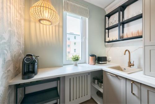 Kjøkken eller kjøkkenkrok på Dom & House - Apartments Karlikowska Sopot