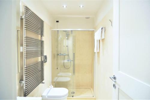 a bathroom with a shower and a toilet and a sink at Stylish apartment 100 meters from San Marco square in Venice