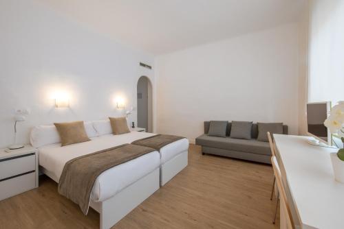 Ein Bett oder Betten in einem Zimmer der Unterkunft NeoMagna Madrid