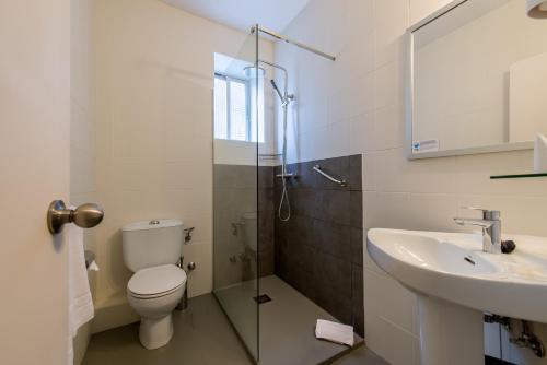 Ein Badezimmer in der Unterkunft NeoMagna Madrid