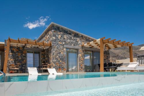 Villa con piscina y casa en FYSIOPHYLIA VILLAS, en Frangokastello