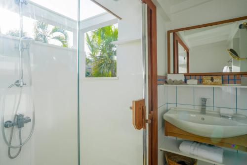 Charming Bungalow in Saint Barthélemy with Shared Pool photo 3