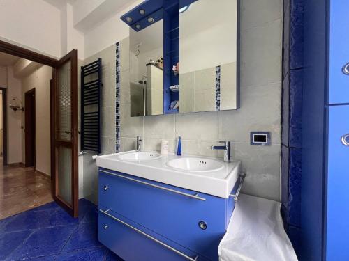 Koupelna v ubytování A Casa Di Alice 80 mq 2b 1b, with private garage in Santa Margherita Ligure