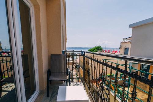 Balkoni atau teres di Apartments Center with free private parking