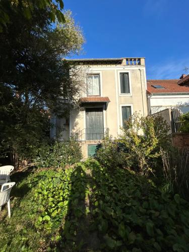 Jardín al aire libre en Studio 1 Chartres gare et Colisée a 100m