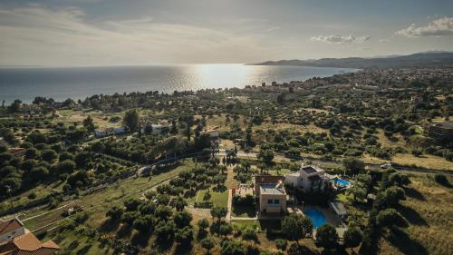 Galería fotográfica de Thea II Sea View Villa, Nikiti en Nikiti