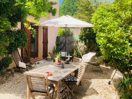 Κήπος έξω από το Lou pitchoune