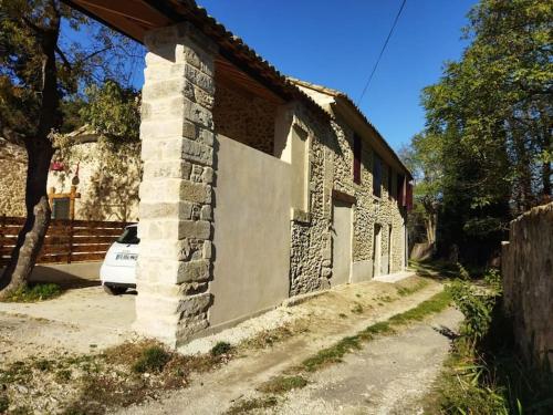Beau logis indépendant dans mas piscine 2 pers