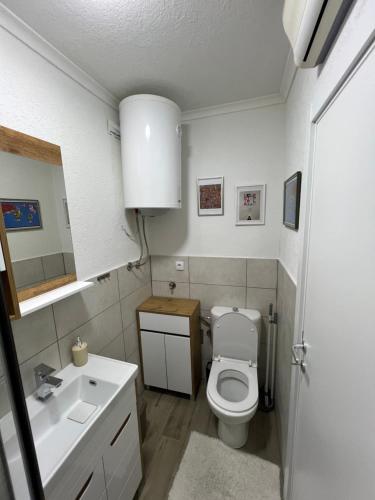 a bathroom with a white toilet and a sink at Paradiso1 in Vračar (historical)
