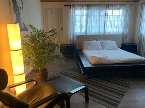 Ένα ή περισσότερα κρεβάτια σε δωμάτιο στο Modern Centrical Evaristo Apartment With Tub