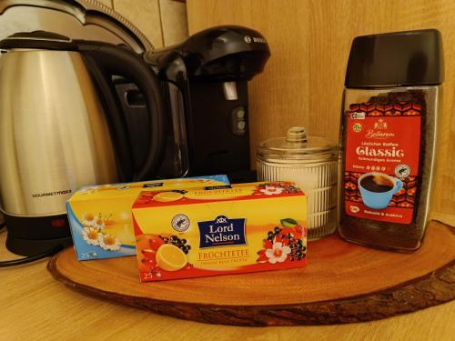 Příslušenství pro přípravu čaje a kávy v ubytování Ella Ferienwohnung