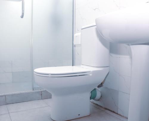 Un baño de Sugarland Hotel and Suite GRA Ikeja Lagos