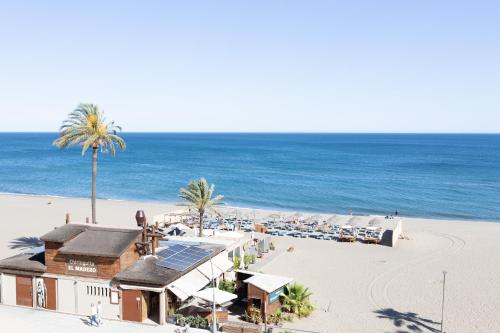 an overhead view of a beach with a resort and the ocean at Hotel Mediterráneo by Croma in Estepona
