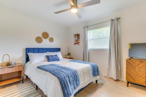 Postel nebo postele na pokoji v ubytování Pelican Beach Retreat! Family Home on Space Coast