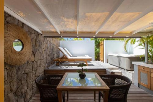 One bedroom bungalow with shared pool jacuzzi and terrace at Saint Barthelemy