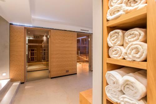 a room with shelves of towels in a store at Hotel Garni Edelweiss in Lech am Arlberg