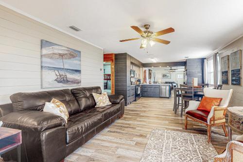 Η κουζίνα ή μικρή κουζίνα στο Dunns Creek Villa