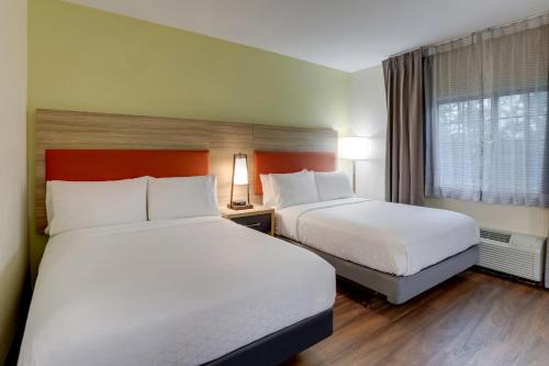 Postel nebo postele na pokoji v ubytování Candlewood Suites Lexington by IHG
