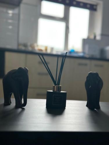 two figurines of two elephants sitting on a table at Modern & Cosy Studio Near City Centre in Leeds