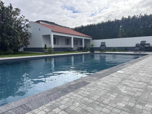 Bazén v ubytování Quinta Relax Azores nebo v jeho okolí