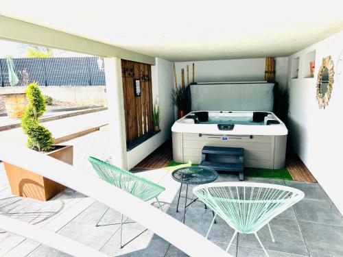 La Belle Vallée - Gîte de charme - SPA - Pétanque