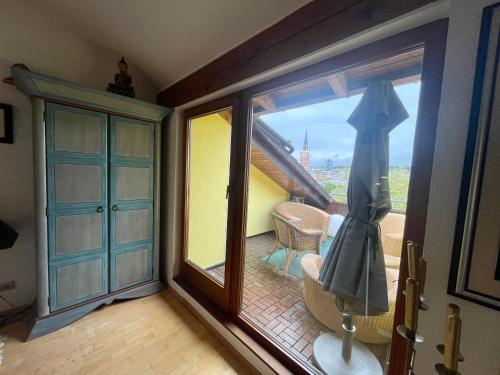 Foto dalla galleria di Wunderschönes großes 3 Zimmer Apartament Zentrum Goldstadt Familienfreundlich mit Garage a Pforzheim