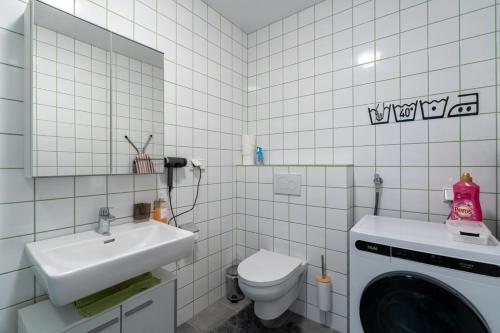 Ένα μπάνιο στο Wachau Oasis - Elegance with a Private Terrace