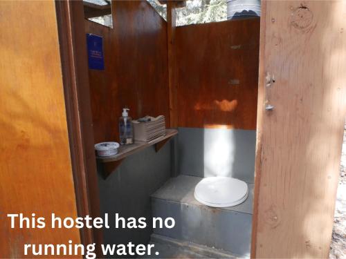 Kylpyhuone majoituspaikassa HI Maligne Canyon - Hostel