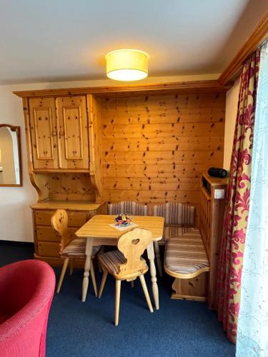 a room with a table and chairs in a cabin at Alpenhof Wallgau in Wallgau