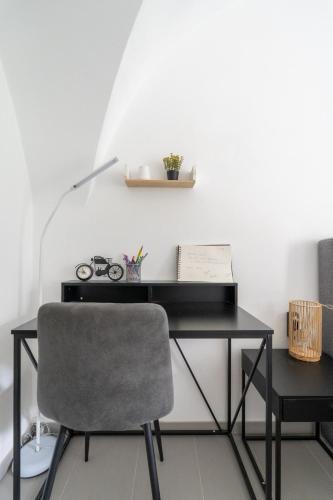 a black desk with a chair and a lamp at Live Work Relax in Wachau - 60m2 Perfect for Any Occasion with Garden in Mautern