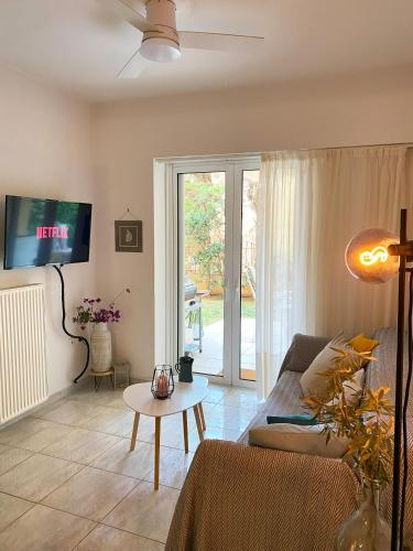 Garden Apartment with BBQ in the Athenian Riviera