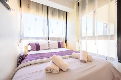 a bedroom with a bed with towels on it at Benalmádena Living in Benalmádena