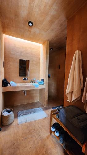 a bathroom with a sink and a mirror in a room at Mazul Puerto Escondido in Tlachicón