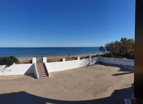 a staircase on the beach with the ocean in the background at Vacansis Habitaciones Privada en una Villa a un paso del Mar en Cullera in Cullera