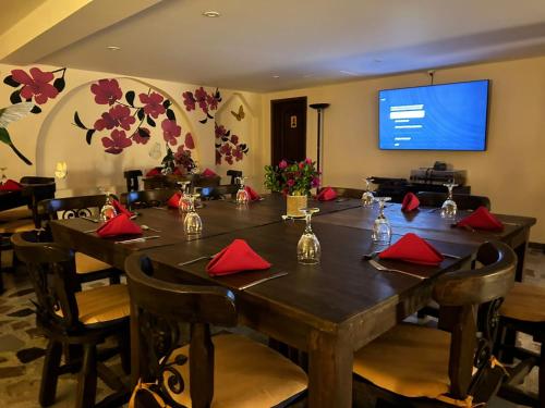 TV a/nebo společenská místnost v ubytování Di Carbone Hotel Gastrobar