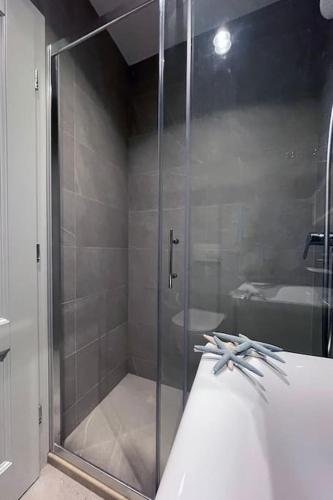 Dubrovnik Throne Suite I