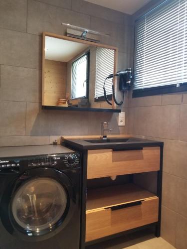 a bathroom with a washing machine and a sink at Chalet Walser à VALLORCINE 13 kms CHAMONIX France in Vallorcine
