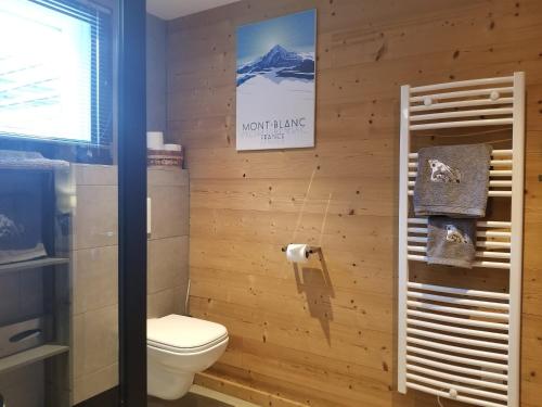 a bathroom with a toilet and a sign on the wall at Chalet Walser à VALLORCINE 13 kms CHAMONIX France in Vallorcine
