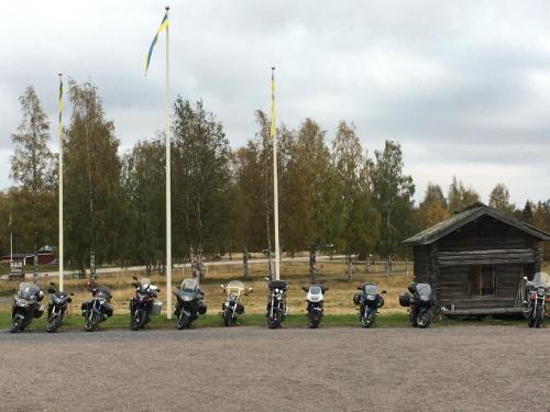 a group of motorcycles parked in a parking lot at Knappgården in Särna