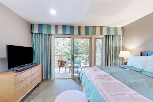 Televisyen dan/atau pusat hiburan di Rosario Relaxation Condo - C