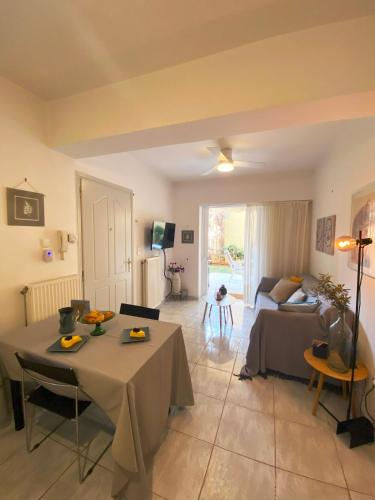 Garden Apartment with BBQ in the Athenian Riviera