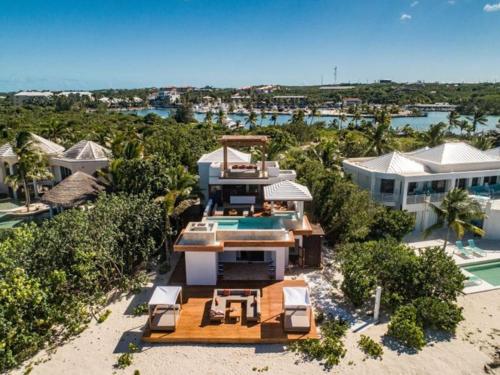 villa Cake with 2 bedrooms on te beach Turks and Caicos