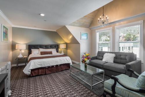 a living room with a bed and a couch at Glenmore Plaza Hotel in Avalon