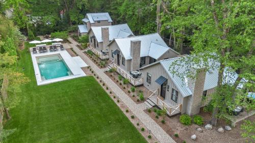 an aerial view of a house with a swimming pool at Townie 4 - The Fern in Union Pier