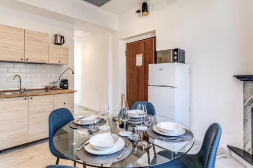 a dining room with a glass table and chairs at V E N E R E Apartments in Rome
