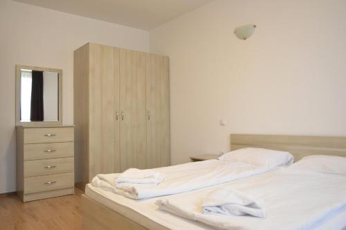 Un pat sau paturi într-o cameră la Aparthotel Winslow Highland