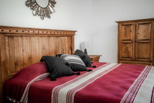 two pillows on a bed in a bedroom at El MURO MAJAHUA RETREAT CENTER in La Majahua