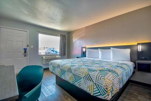 Llit o llits en una habitació de Motel 6-Albuquerque, NM - Carlisle