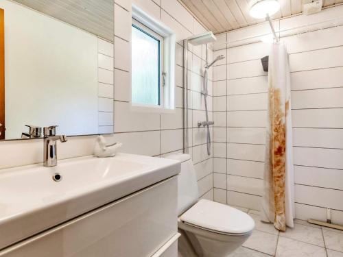 Et badeværelse på Holiday home Hadsund CXLVII